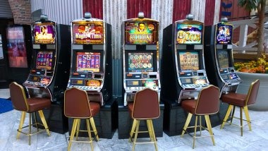 Deposit and withdrawal interface for Teen Patti on suhuqq showing payment method selection